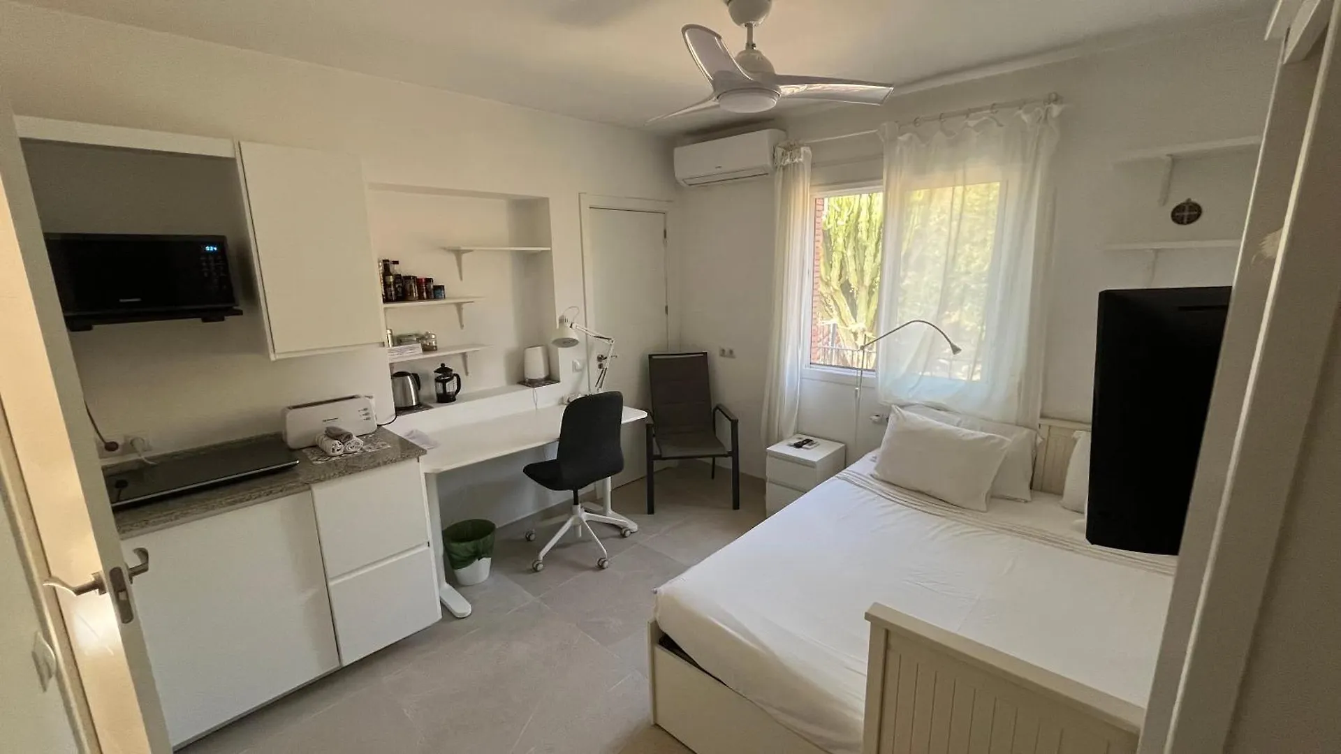 Studio Views Apartment, Cortijo Fruitful Hills Malaga Apartment