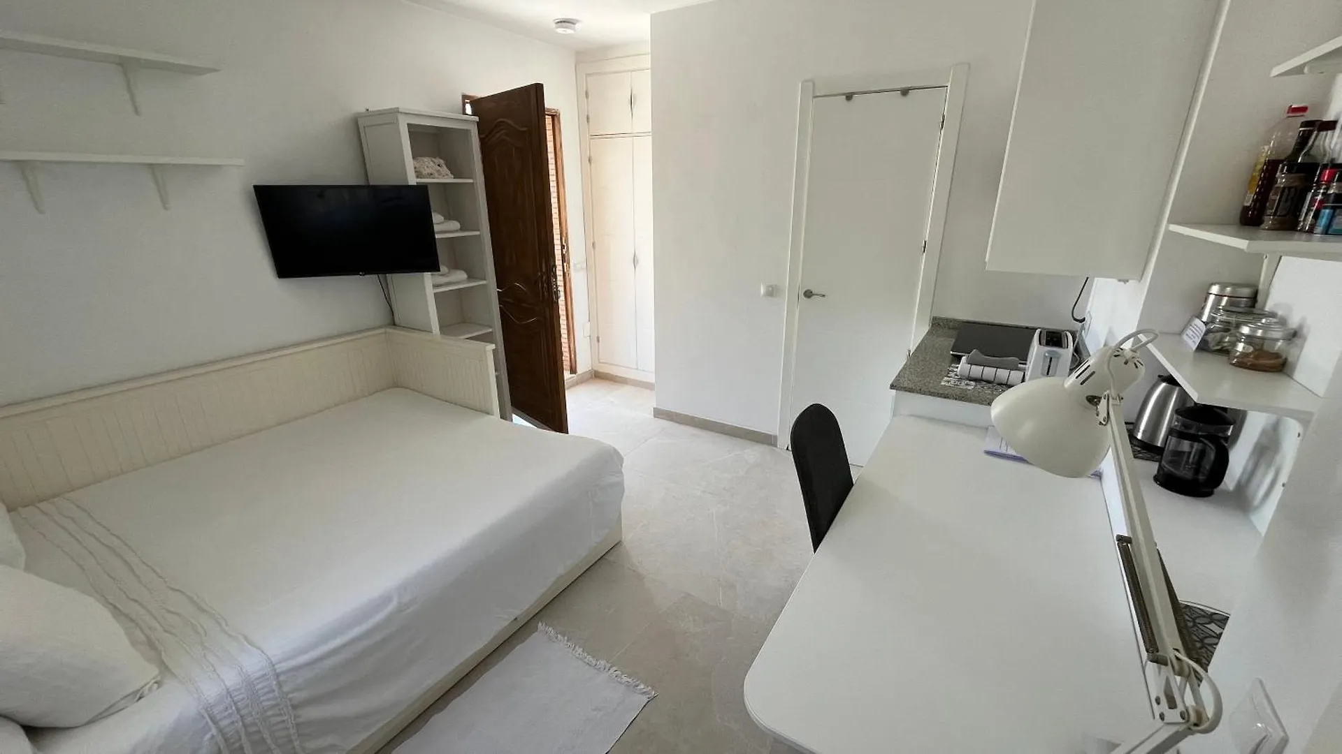 Studio Views Apartment, Cortijo Fruitful Hills Malaga